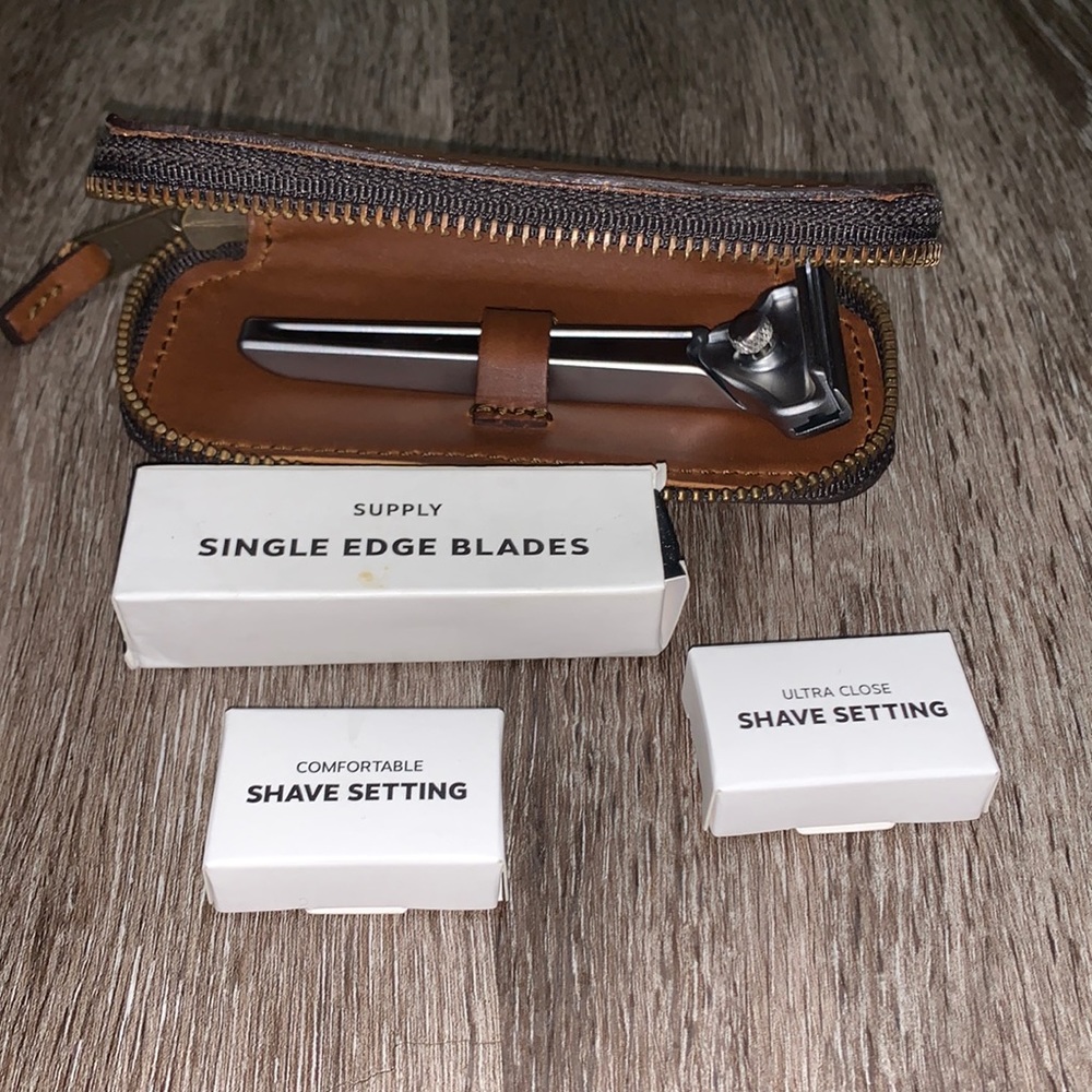 Supply Single Edge 2.0 Razor w/ Case
